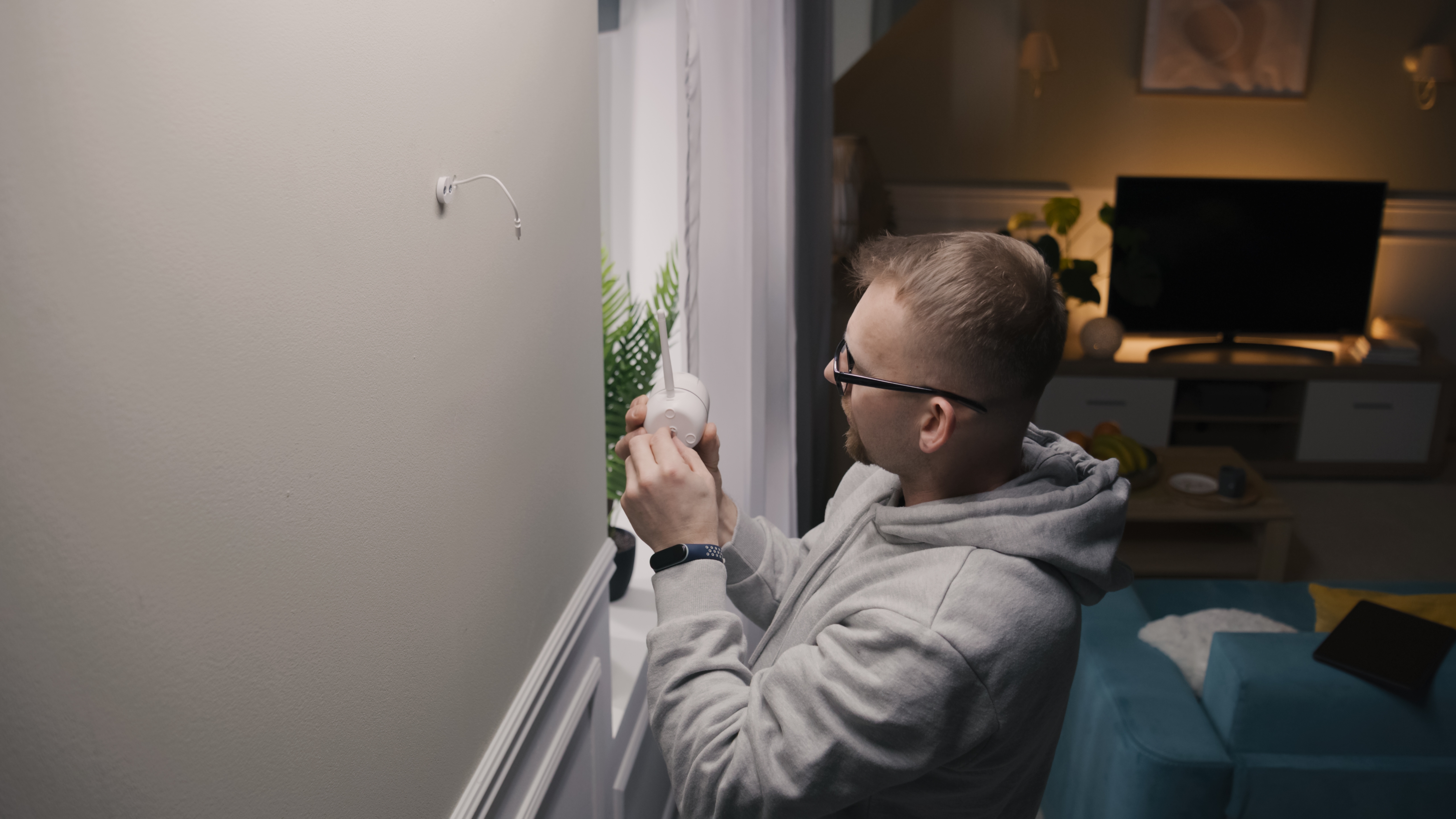 Comparison of DIY CCTV setup versus professional home CCTV installation in an Essex residential property